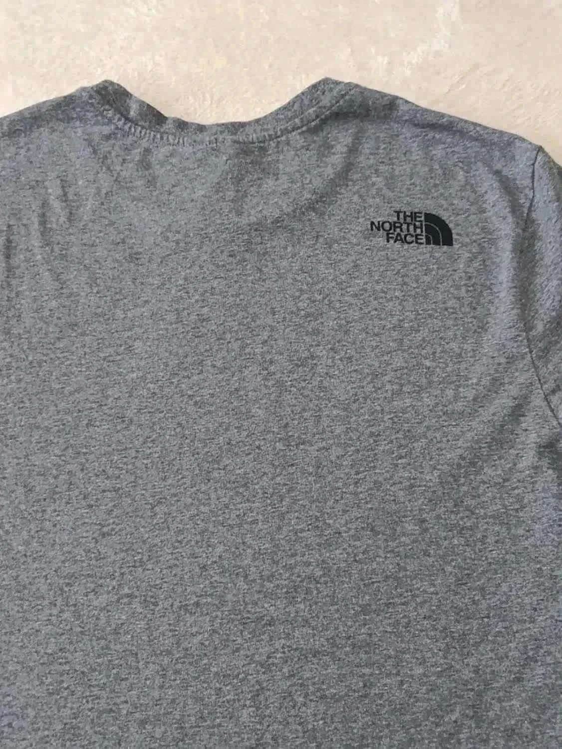 Camiseta The North Face cinza duplo logotipo tamanho M – photo 4